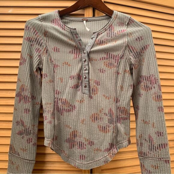 Free People Bell Sleeve Long Sleeve size XS - Picture 3 of 6